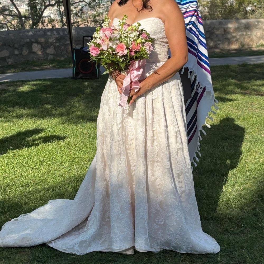 Elegant White Strapless Gown
